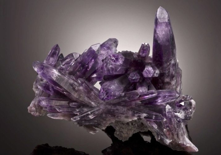 48 років – яка це весілля? Що прийнято дарувати батькам на аметистову річницю спільного життя?