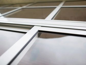 Алюмінієве скління лоджій (39 фото): холодне скління вікна алюмінієвим профілем, рами для теплого скління