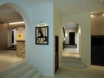 Арка в коридорі (61 фото): як оформити арку з гіпсокартону між передпокоєм і кухнею? Дизайнерські ідеї та особливості обробки