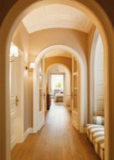 Арка в коридорі (61 фото): як оформити арку з гіпсокартону між передпокоєм і кухнею? Дизайнерські ідеї та особливості обробки