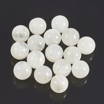 Білі дорогоцінне та напівдорогоцінне каміння (25 фото): назви натуральних непрозорих каменів, які використовуються у виготовленні ювелірних виробів