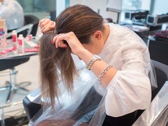 Білі пасма на темному волоссі (39 фото): техніки фарбування білих пасм на темних русявого волосся біля обличчя. Варіанти для довгих і коротких темних волосся