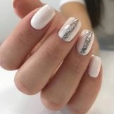 Білий манікюр з блискітками (40 фото): дизайн нігтів з білим лаком