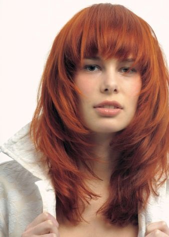 Багатошарова стрижка на довге волосся (26 фото): жіночі зачіски шарами, ідеї оформлення двошарової стрижки з градуюванням