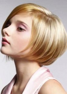 Багатошарова стрижка на коротке волосся (27 фото): вибираємо об’ємну зачіску шарами для жінок з тонкими і густим волоссям