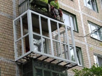 Балкон з виносом (58 фото): металевий балкон з виносом по підлозі і підвіконню. Чи потрібен дозвіл на виносну лоджію?