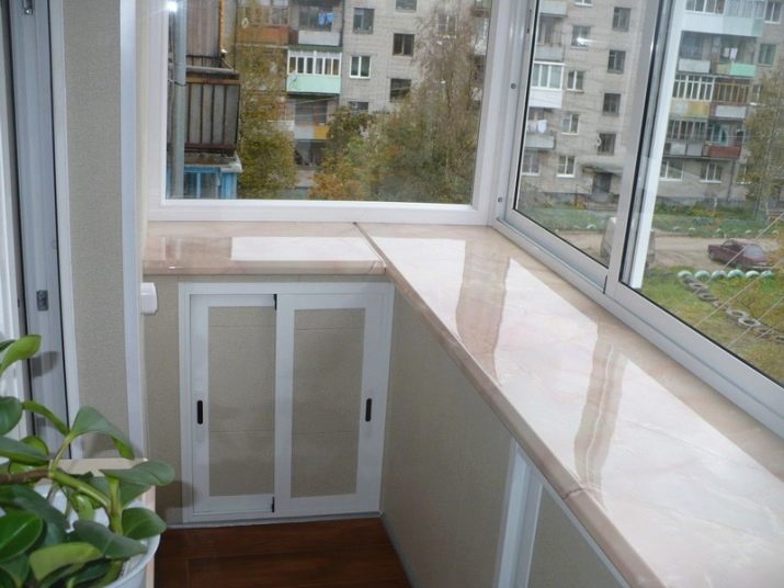 Балкон з виносом (58 фото): металевий балкон з виносом по підлозі і підвіконню. Чи потрібен дозвіл на виносну лоджію?