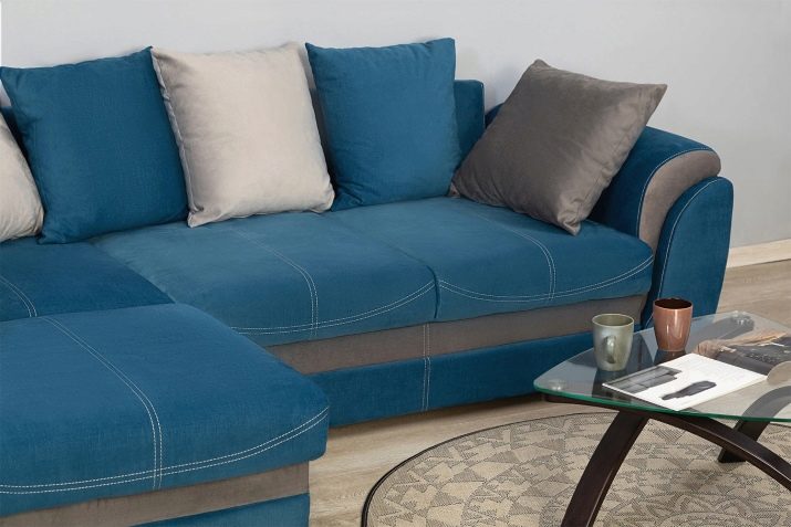 Блакитні дивани (55 фото): кутовий, розкладний і єврокнижка в дизайні інтер’єру кімнати, велюровий та інші