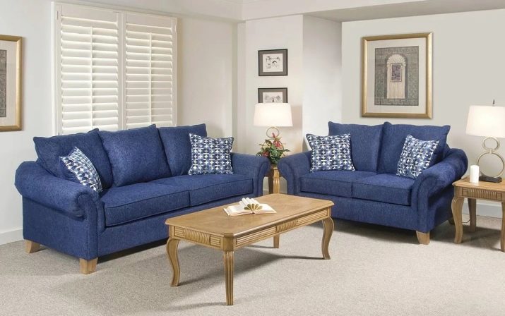 Блакитні дивани (55 фото): кутовий, розкладний і єврокнижка в дизайні інтер’єру кімнати, велюровий та інші