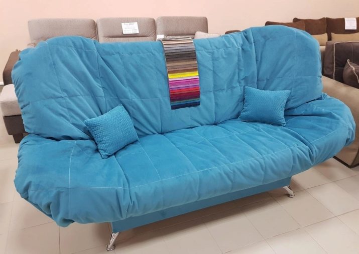 Блакитні дивани (55 фото): кутовий, розкладний і єврокнижка в дизайні інтер’єру кімнати, велюровий та інші