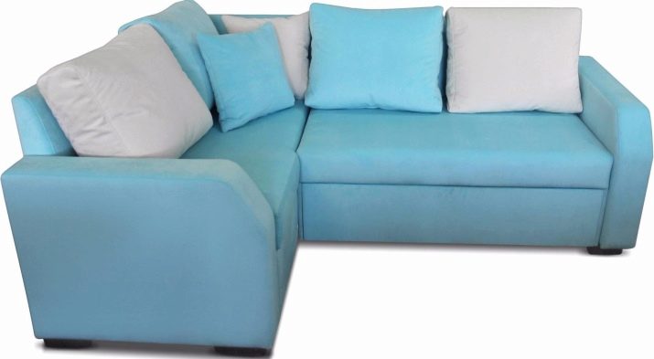 Блакитні дивани (55 фото): кутовий, розкладний і єврокнижка в дизайні інтер’єру кімнати, велюровий та інші