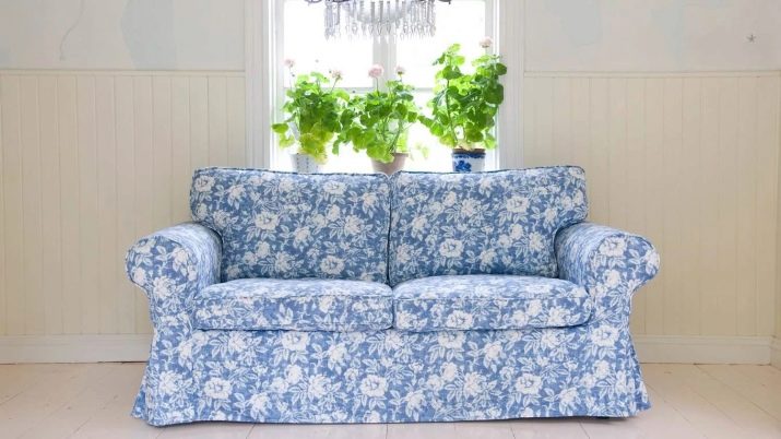 Блакитні дивани (55 фото): кутовий, розкладний і єврокнижка в дизайні інтер’єру кімнати, велюровий та інші