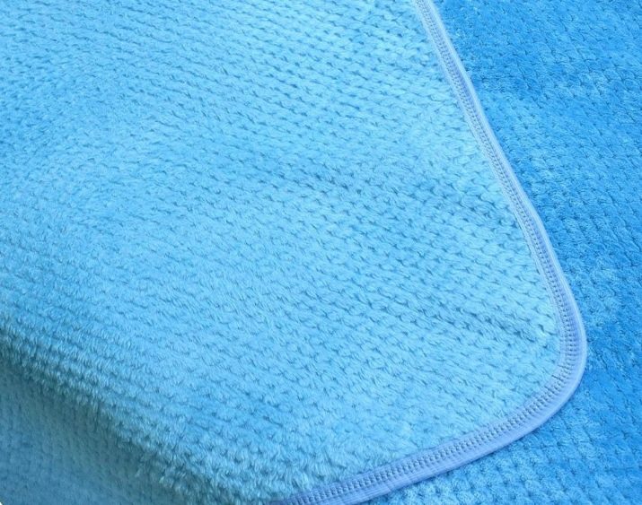 Блакитні дивани (55 фото): кутовий, розкладний і єврокнижка в дизайні інтер’єру кімнати, велюровий та інші