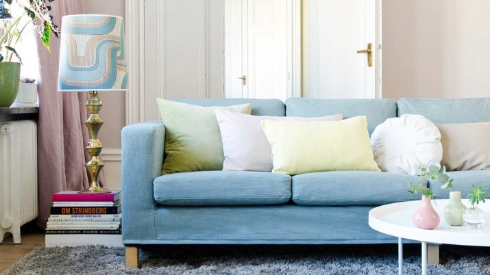 Блакитні дивани (55 фото): кутовий, розкладний і єврокнижка в дизайні інтер’єру кімнати, велюровий та інші