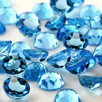 Блакитний топаз (27 фото): магічні та інші властивості. Опис топазів свісс блю, блю скай та інших видів. Значення дорогоцінного каміння