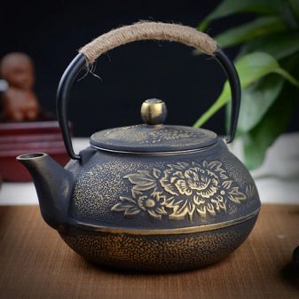 Чавунні заварювальні чайники: як вибрати чайник з чавуну для заварки чаю? Переваги і недоліки. Відгуки