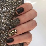 Чорний з золотом манікюр (56 фото): дизайн матових нігтів з золотистому, манікюр в чорному кольорі з блискітками