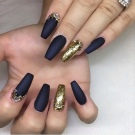 Чорний з золотом манікюр (56 фото): дизайн матових нігтів з золотистому, манікюр в чорному кольорі з блискітками