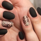 Чорний з золотом манікюр (56 фото): дизайн матових нігтів з золотистому, манікюр в чорному кольорі з блискітками