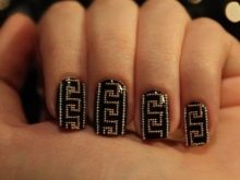 Чорний з золотом манікюр (56 фото): дизайн матових нігтів з золотистому, манікюр в чорному кольорі з блискітками