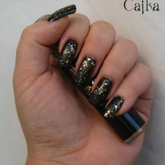 Чорний з золотом манікюр (56 фото): дизайн матових нігтів з золотистому, манікюр в чорному кольорі з блискітками