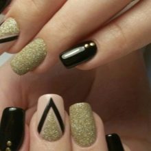 Чорний з золотом манікюр (56 фото): дизайн матових нігтів з золотистому, манікюр в чорному кольорі з блискітками