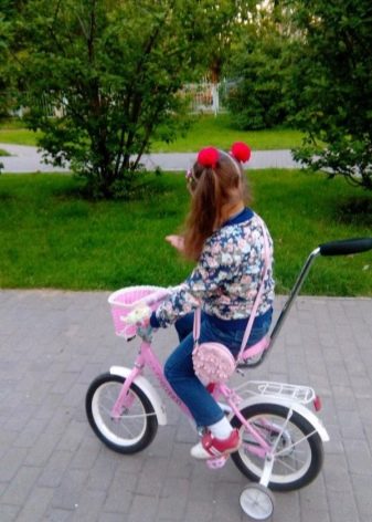 Чотириколісний велосипед з ручкою: огляд дитячих 4-колісних велосипедів з батьківською ручкою та поради з вибору