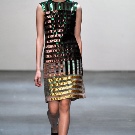 Christopher Kane (39 фото): сережки і мюли, а також модний одяг та взуття