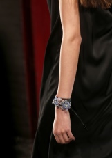 Christopher Kane (39 фото): сережки і мюли, а також модний одяг та взуття