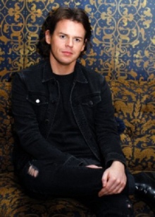 Christopher Kane (39 фото): сережки і мюли, а також модний одяг та взуття