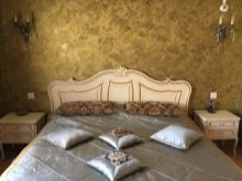 Декоративна штукатурка в спальні (39 фото): варіанти обробки стін. Як в інтер’єрі квартири виглядає венеціанська штукатурка? Який матеріал вибрати для внутрішніх робіт?