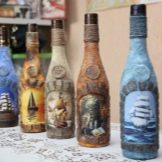 Декупаж пляшок серветками своїми руками (29 фото): як початківцям зробити прикраси для пластикової пляшки покроково? Майстер-клас для початківців по техніці декупажу серветками і яєчною шкарлупою