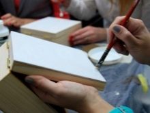 Декупаж скриньки (26 фото): творчі ідеї для декупажу дерев’яної шкатулки своїми руками, майстер-клас з декупажу книги-шкатулки, заготовки для декупажу в стилі вінтаж