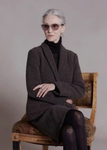 Демісезонне пальто для жінок після 50 років (63 фото)