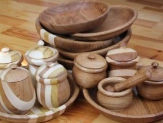 Дерев’яний посуд (29 фото): одноразові вироби з дерева для ресторанів, особливості російських розписних наборів під хохлому