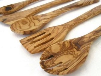 Дерев’яний посуд (29 фото): одноразові вироби з дерева для ресторанів, особливості російських розписних наборів під хохлому