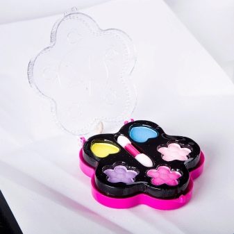 Дитяча декоративна косметика: набори для дівчаток від Bondibon Eva Moda і Totally Fashion, Markwins International і інші великі набори для дітей