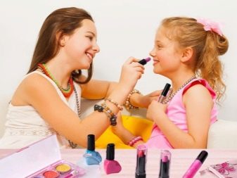 Дитяча косметика «Принцеса»: огляд подарункових наборів для маленьких дівчаток, особливості декоративної косметики для дітей