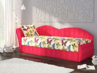Дитячий диван (84 фото): особливості вибору дивана-тахти і дивани-ліжка в кімнату для дітей, диван-трансформер з системою «акордеон» і «єврокнижка»