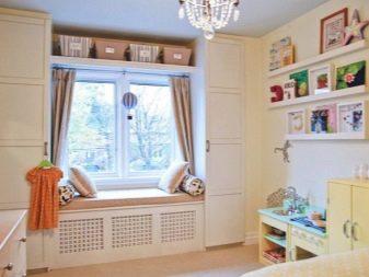 Дитячий диван (84 фото): особливості вибору дивана-тахти і дивани-ліжка в кімнату для дітей, диван-трансформер з системою «акордеон» і «єврокнижка»