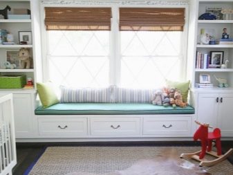 Дитячий диван (84 фото): особливості вибору дивана-тахти і дивани-ліжка в кімнату для дітей, диван-трансформер з системою «акордеон» і «єврокнижка»