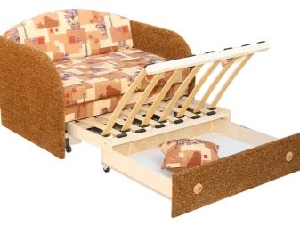 Дитячий диван (84 фото): особливості вибору дивана-тахти і дивани-ліжка в кімнату для дітей, диван-трансформер з системою «акордеон» і «єврокнижка»