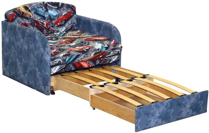 Дитячий диван (84 фото): особливості вибору дивана-тахти і дивани-ліжка в кімнату для дітей, диван-трансформер з системою «акордеон» і «єврокнижка»