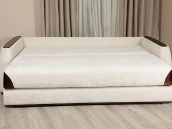 Дитячий диван (84 фото): особливості вибору дивана-тахти і дивани-ліжка в кімнату для дітей, диван-трансформер з системою «акордеон» і «єврокнижка»