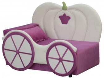 Дитячий диван (84 фото): особливості вибору дивана-тахти і дивани-ліжка в кімнату для дітей, диван-трансформер з системою «акордеон» і «єврокнижка»