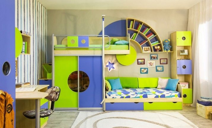 Дитячий диван (84 фото): особливості вибору дивана-тахти і дивани-ліжка в кімнату для дітей, диван-трансформер з системою «акордеон» і «єврокнижка»