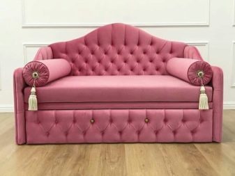 Дитячий диван (84 фото): особливості вибору дивана-тахти і дивани-ліжка в кімнату для дітей, диван-трансформер з системою «акордеон» і «єврокнижка»