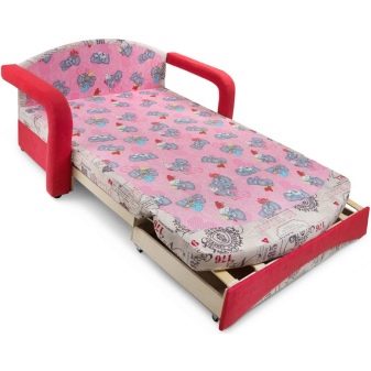 Дитячий диван (84 фото): особливості вибору дивана-тахти і дивани-ліжка в кімнату для дітей, диван-трансформер з системою «акордеон» і «єврокнижка»