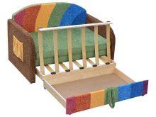 Дитячий диван (84 фото): особливості вибору дивана-тахти і дивани-ліжка в кімнату для дітей, диван-трансформер з системою «акордеон» і «єврокнижка»