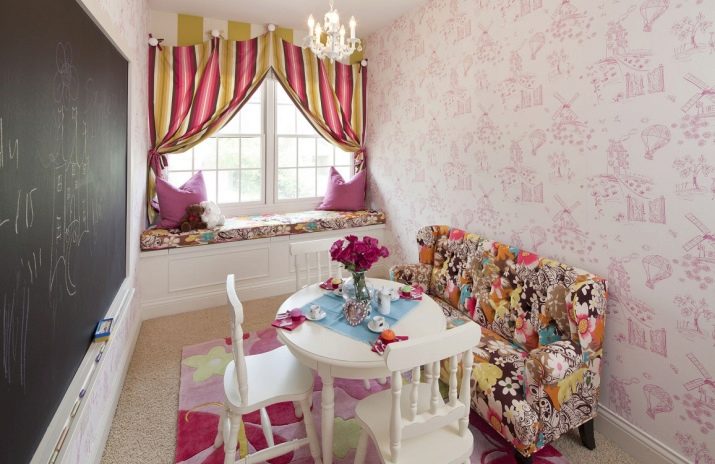 Дитячий диван (84 фото): особливості вибору дивана-тахти і дивани-ліжка в кімнату для дітей, диван-трансформер з системою «акордеон» і «єврокнижка»